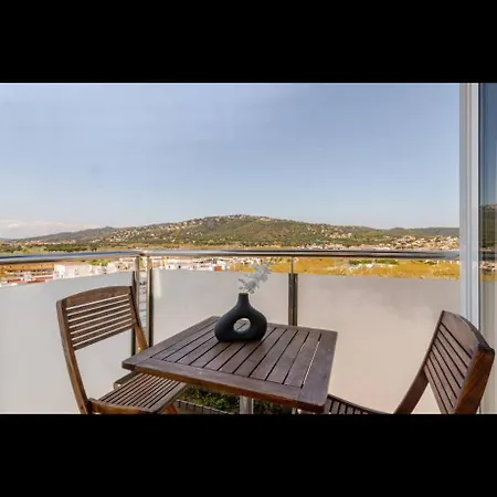 Апартаменти Playa Y Centro Comercial Платжа-д'Ару